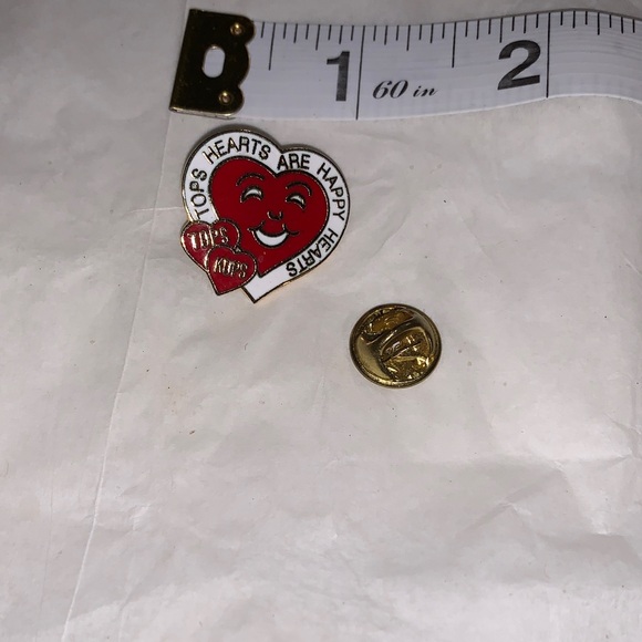 Red Tops Heart Enamel Pin - Picture 5 of 7